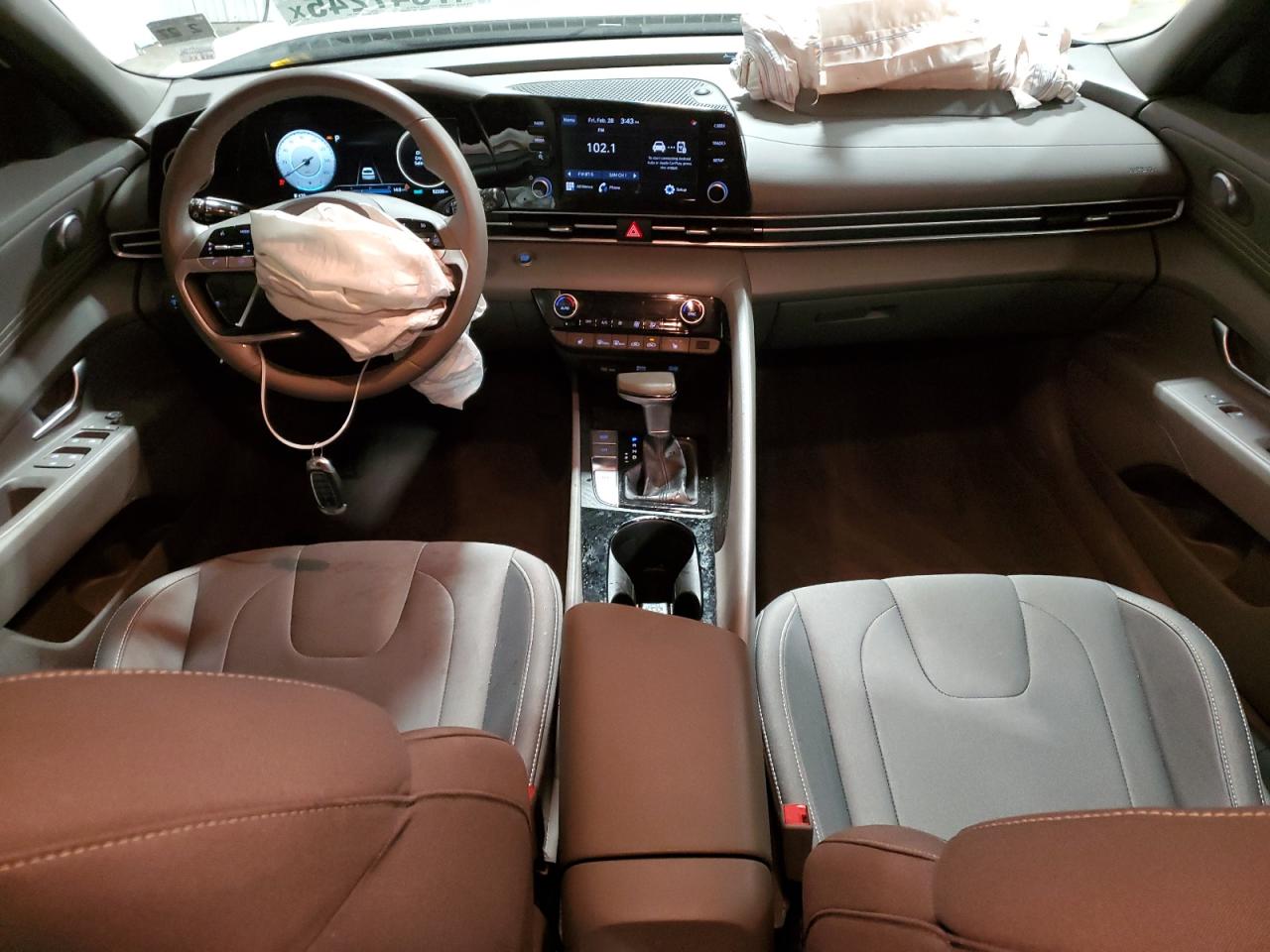 2022 Hyundai Elantra - Image 8