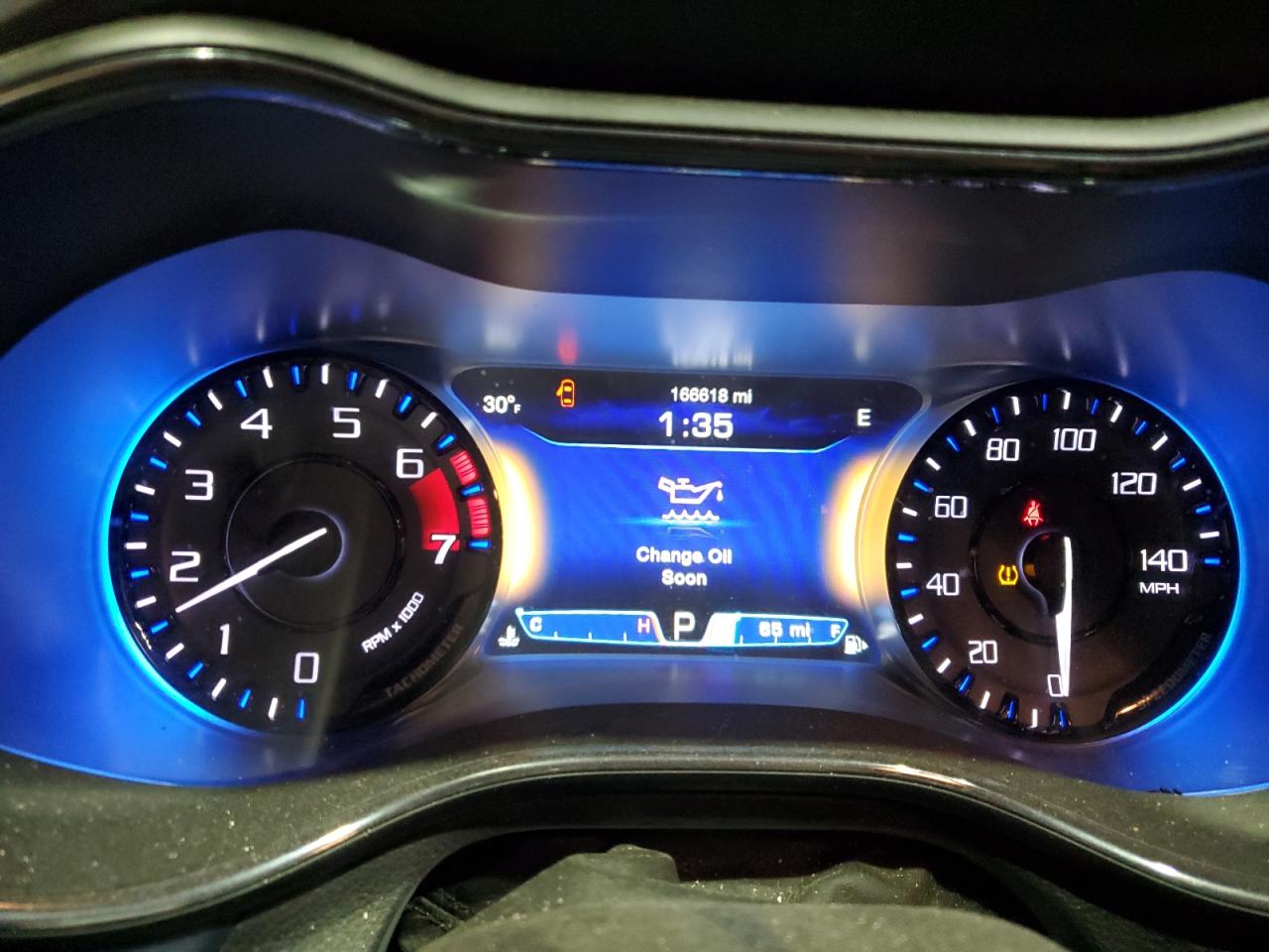 2016 Chrysler 200 - Image 9
