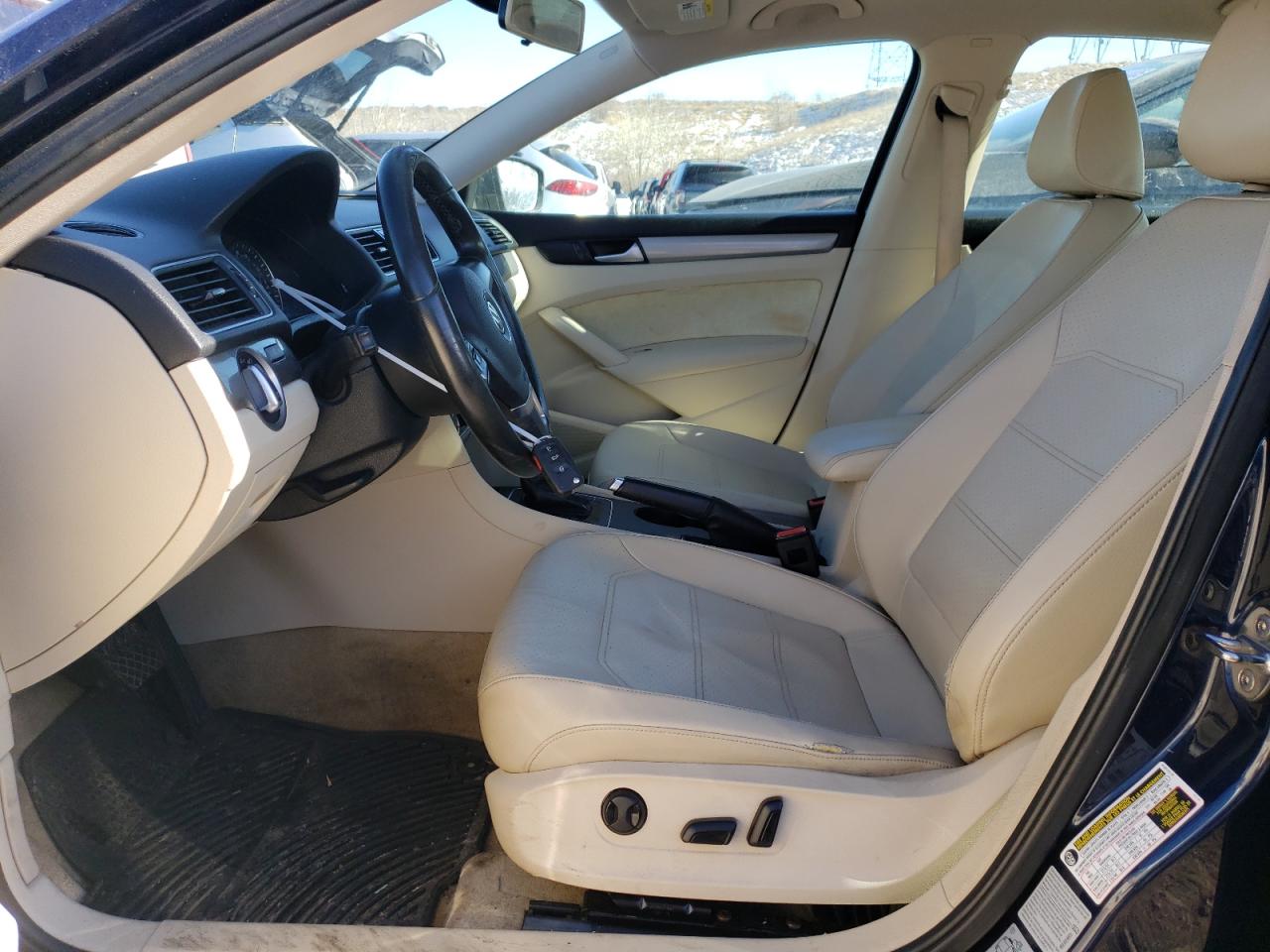 2015 Volkswagen Passat - Image 7