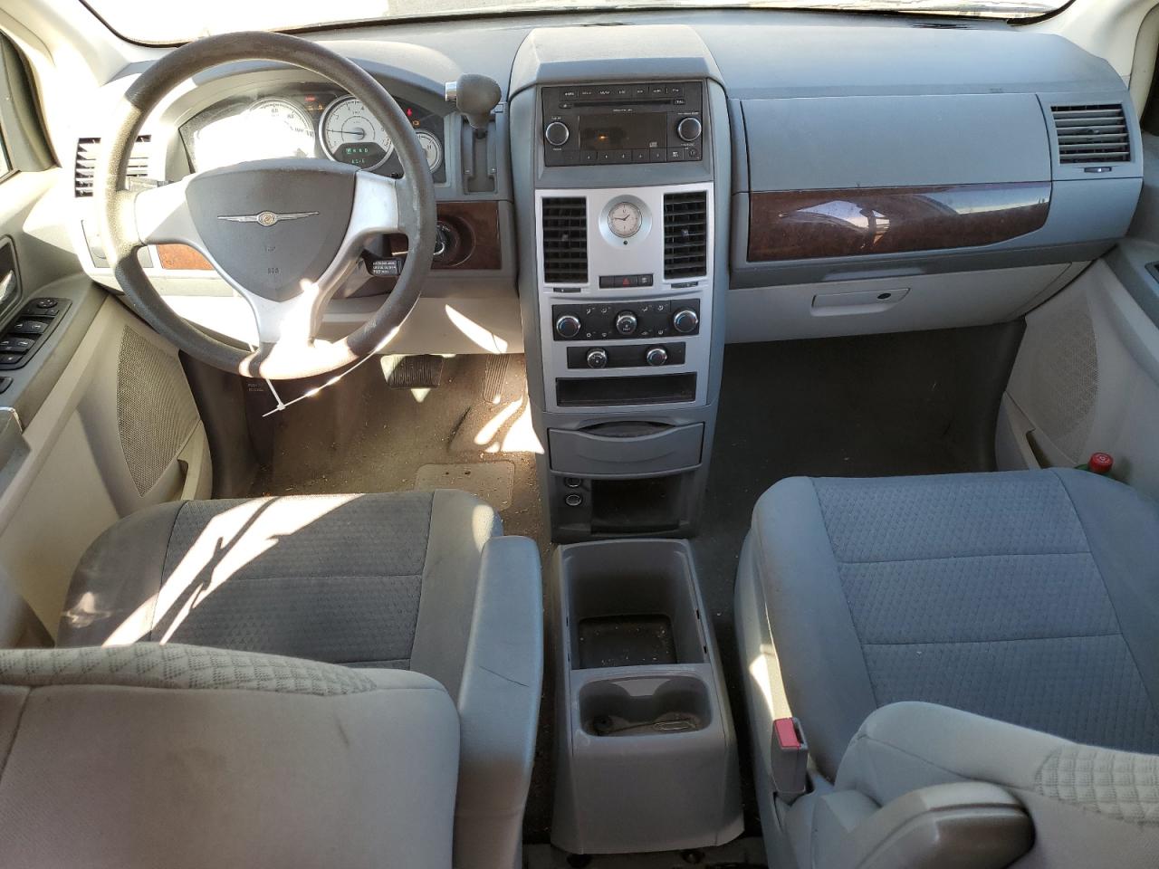 2009 Chrysler Town & Country - Image 8