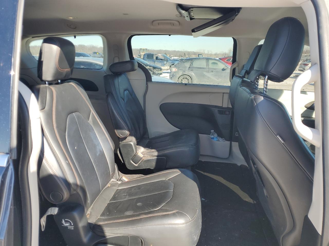 2017 Chrysler Pacifica - Image 11