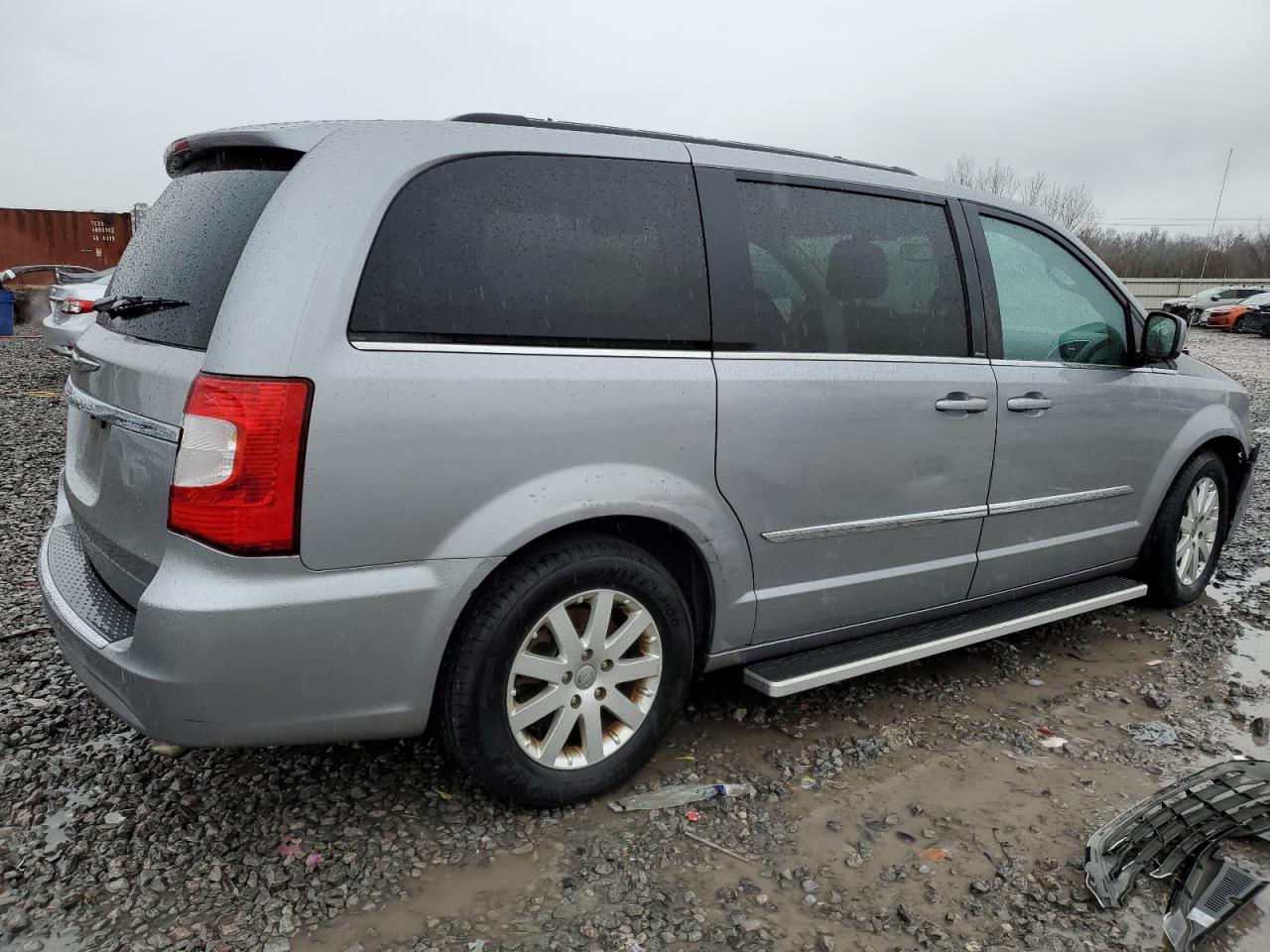 2014 Chrysler Town & Country - Image 3