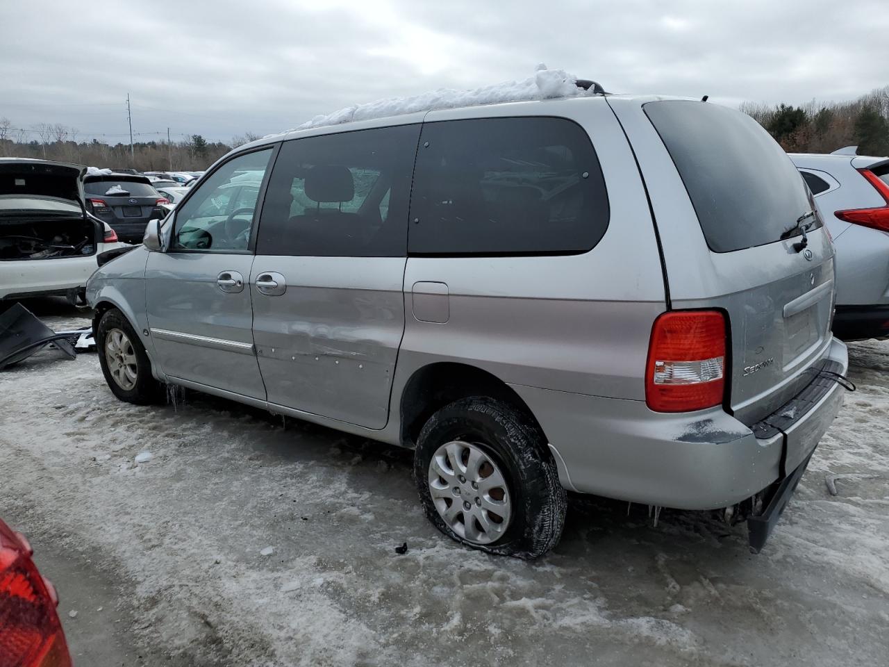 2005 Kia Sedona - Image 2