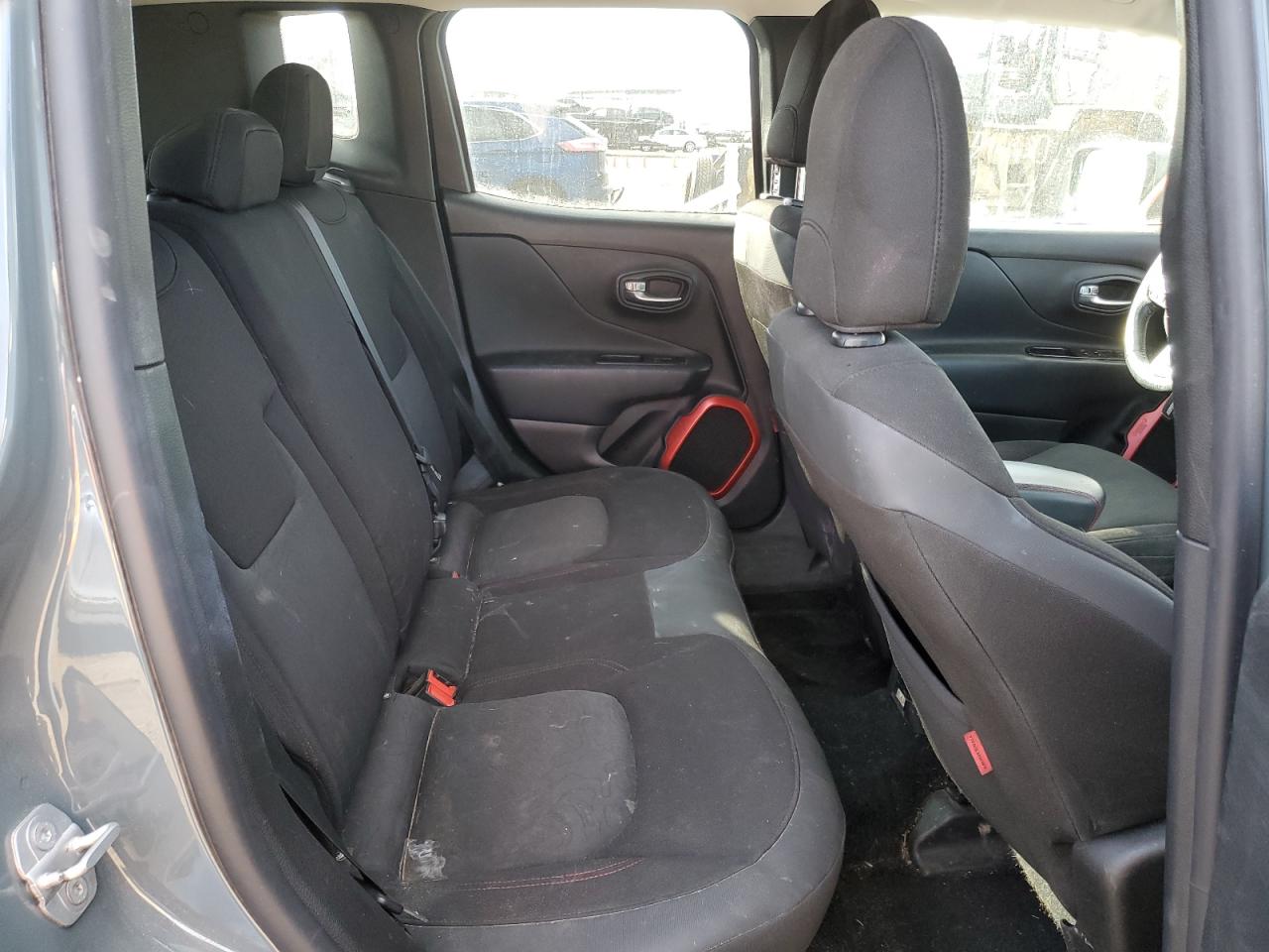 2016 Jeep Renegade - Image 11