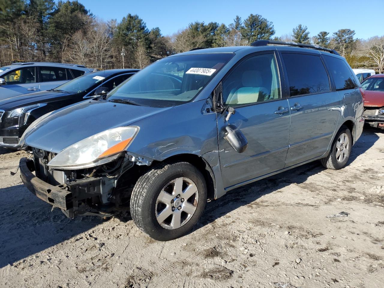 2008 Toyota Sienna - Image 1