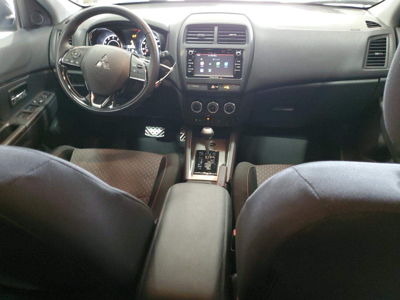 2018 Mitsubishi Outlander - Image 8
