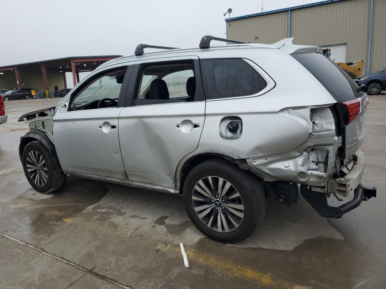2020 Mitsubishi Outlander - Image 2