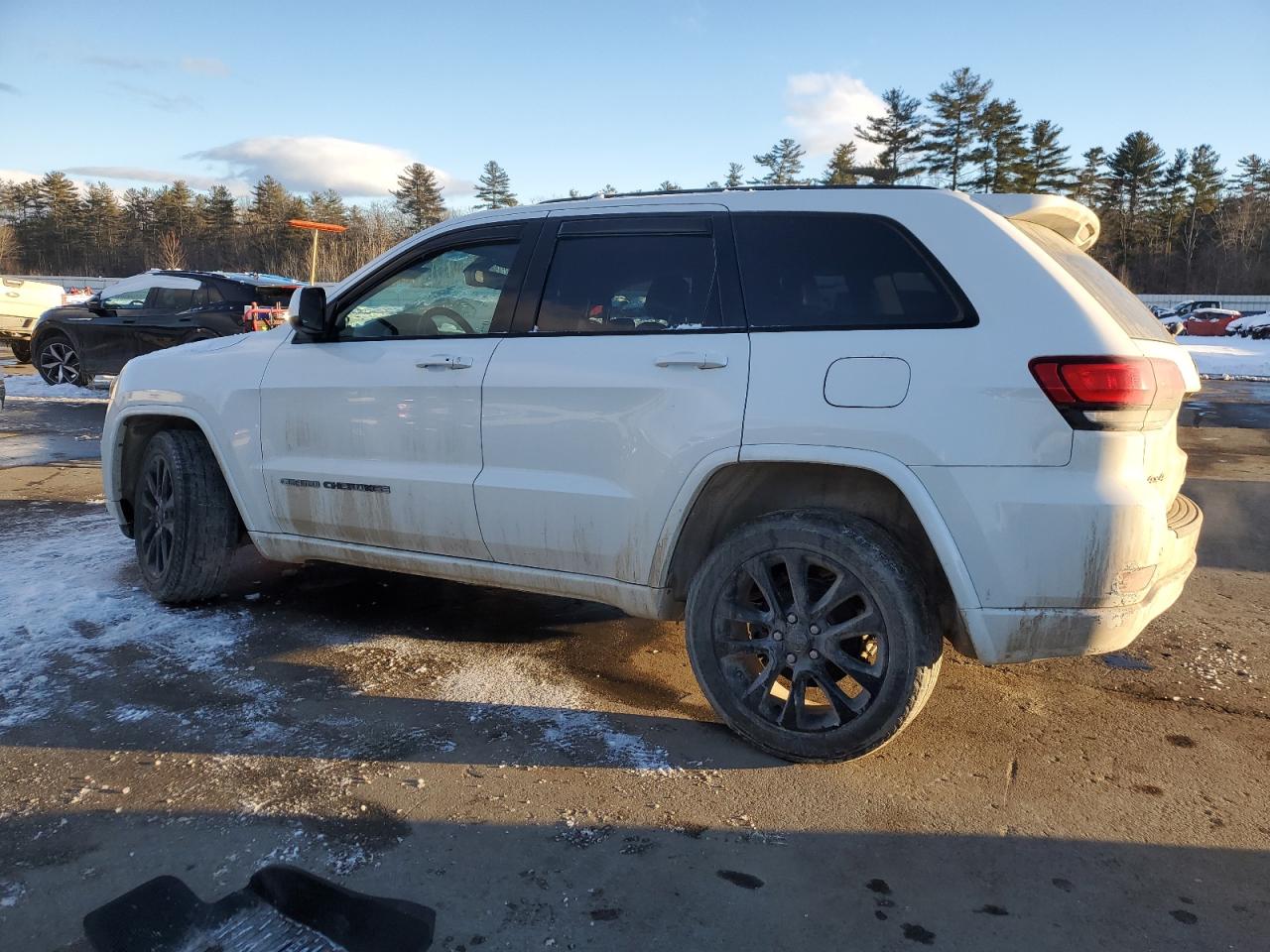 2018 Jeep Grand Cherokee - Image 2
