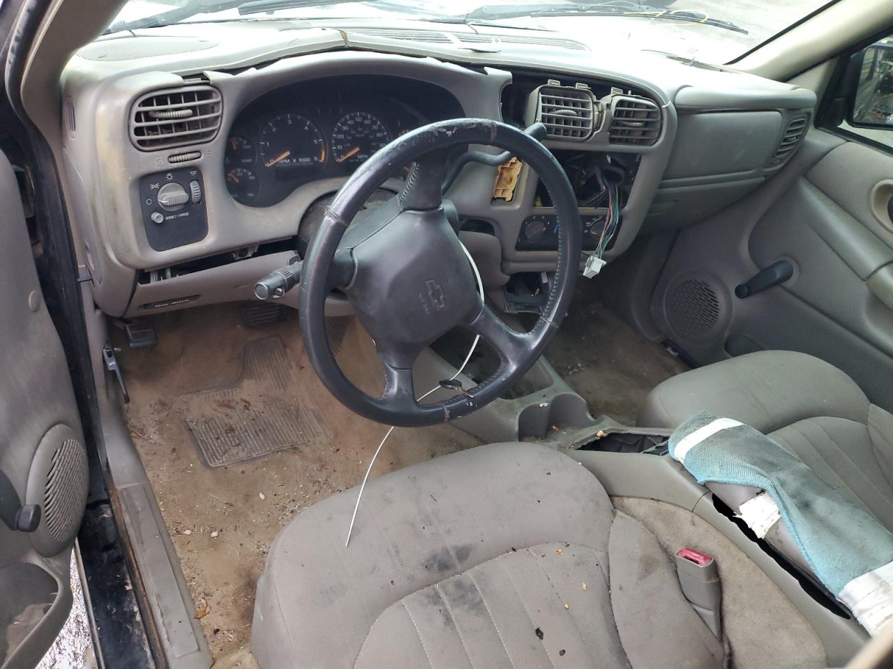 2003 Chevrolet S-10 Pickup - Image 8