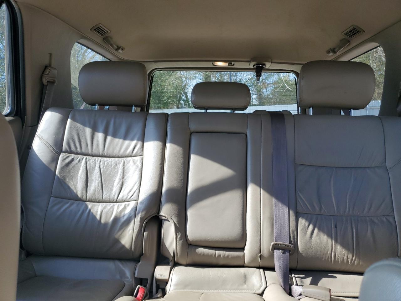 2003 Toyota Sequoia - Image 10