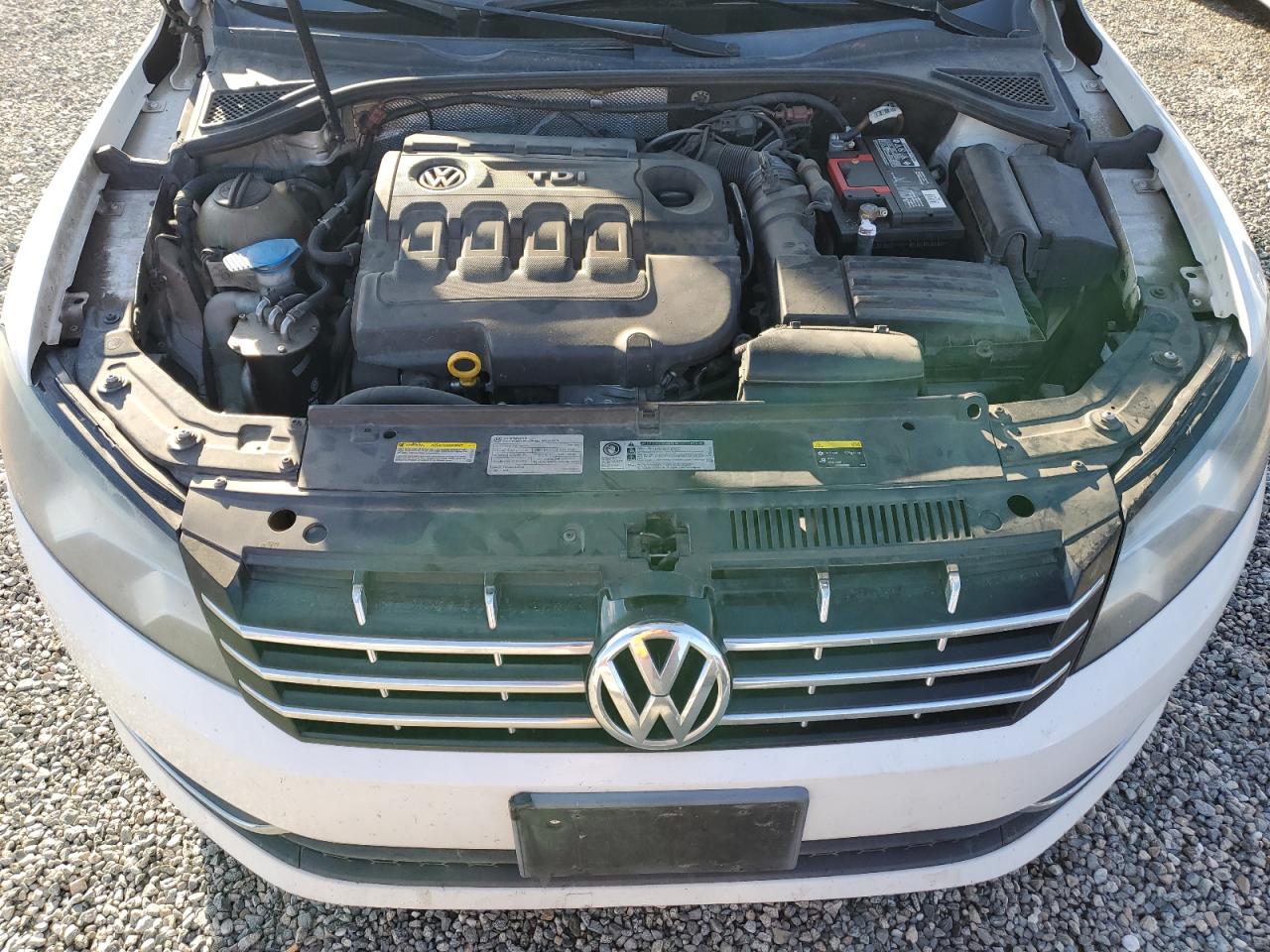 2015 Volkswagen Passat - Image 11