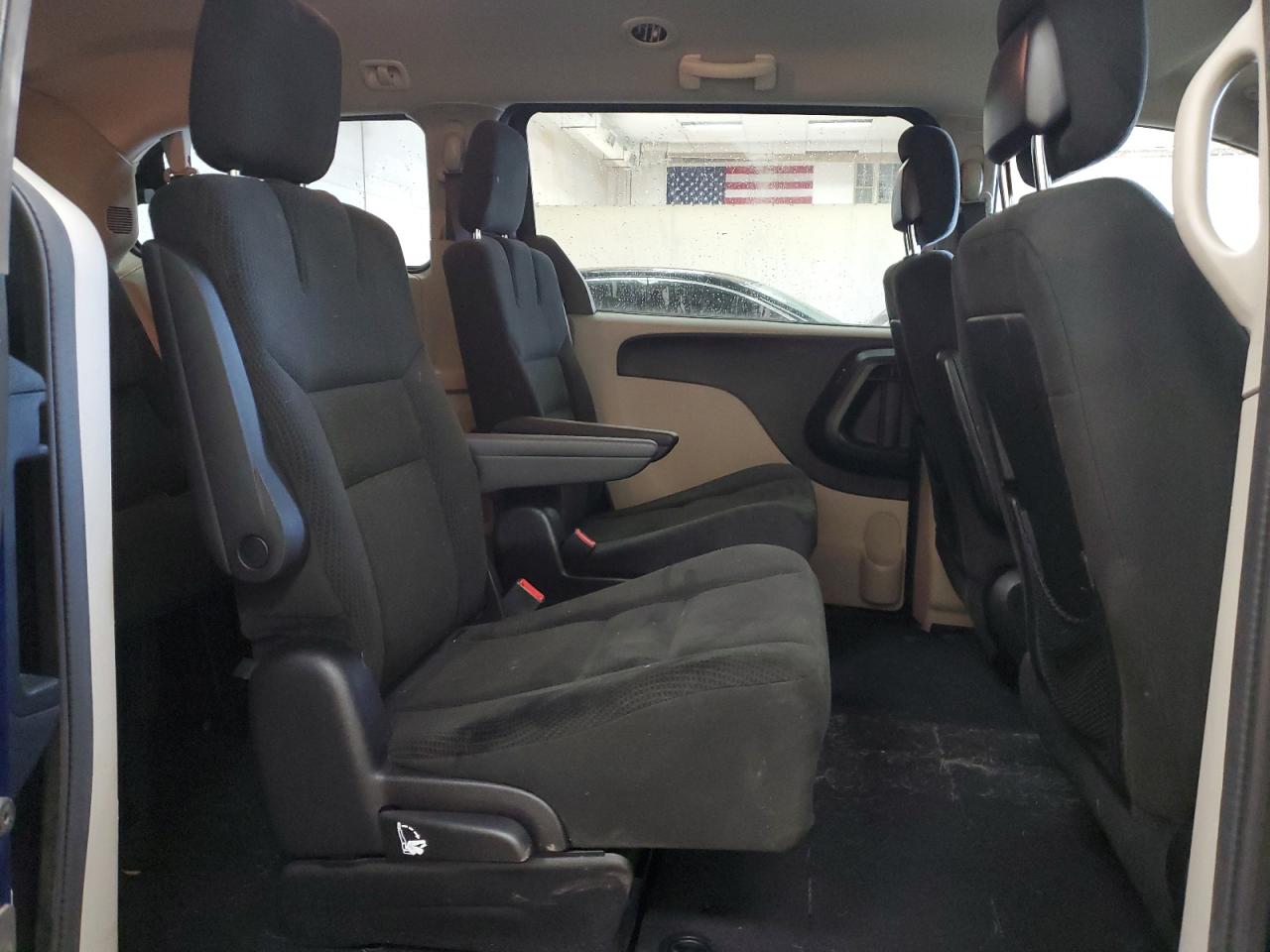 2016 Dodge Caravan - Image 11