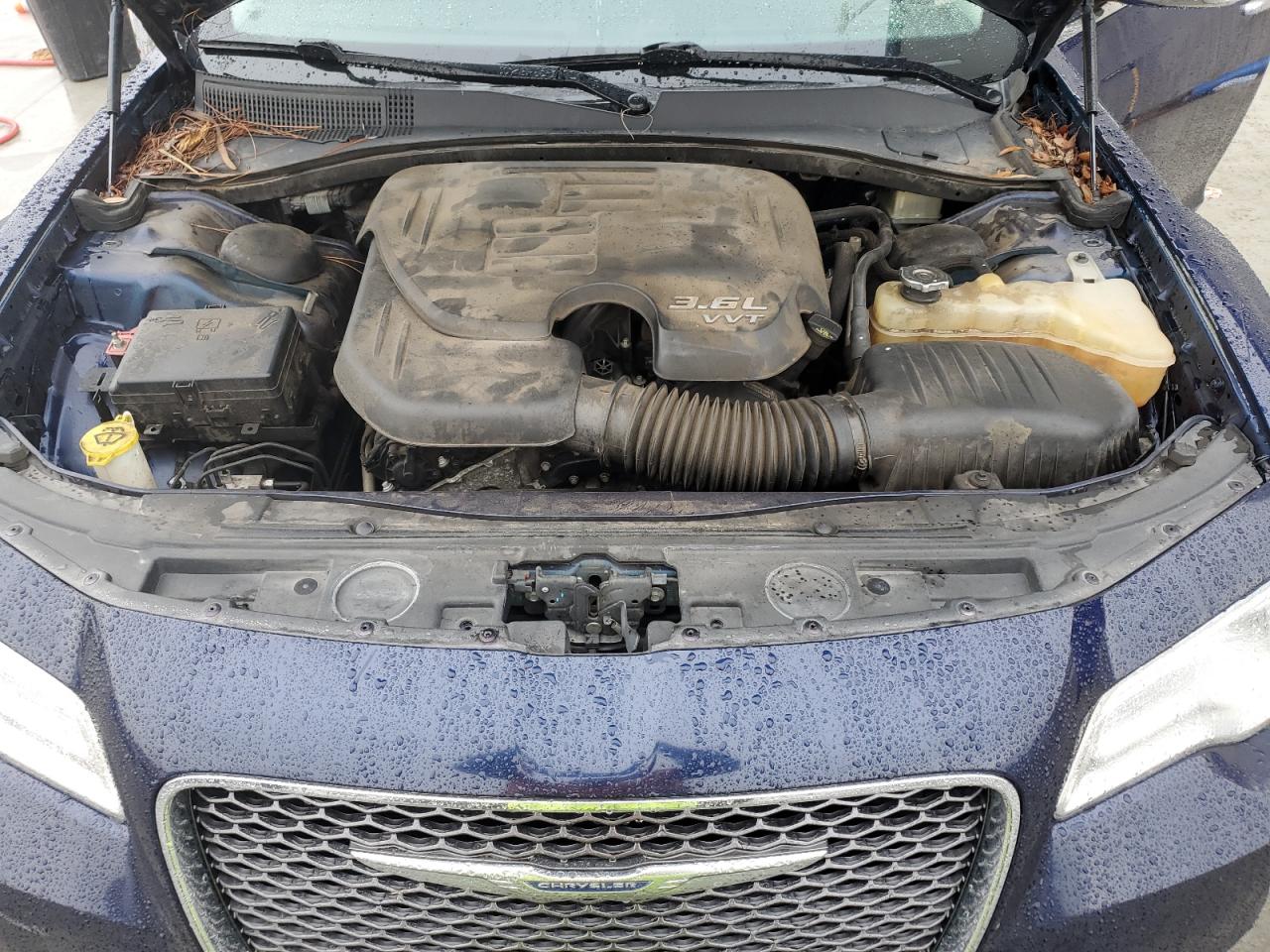 2016 Chrysler 300 - Image 11