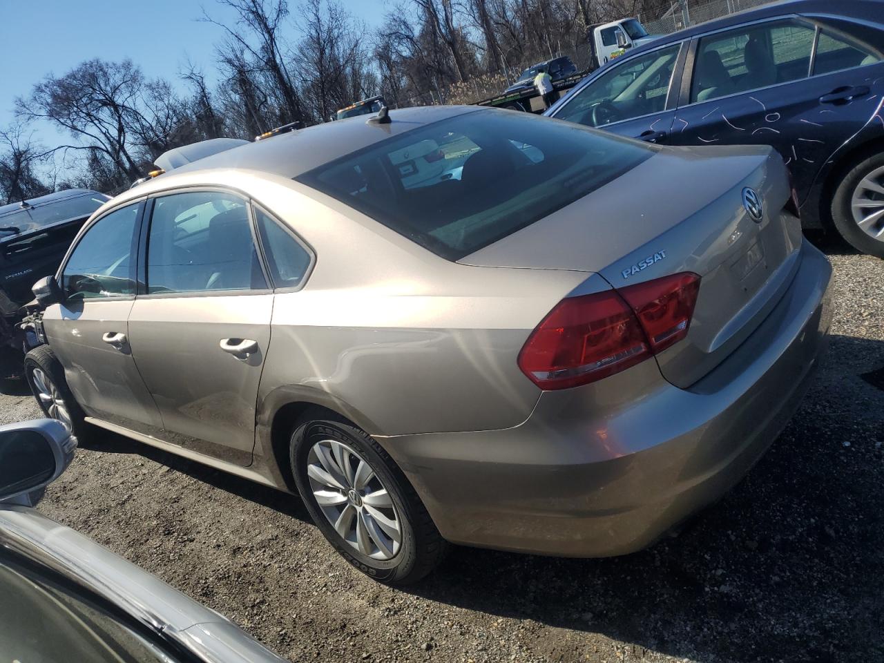 2015 Volkswagen Passat - Image 2