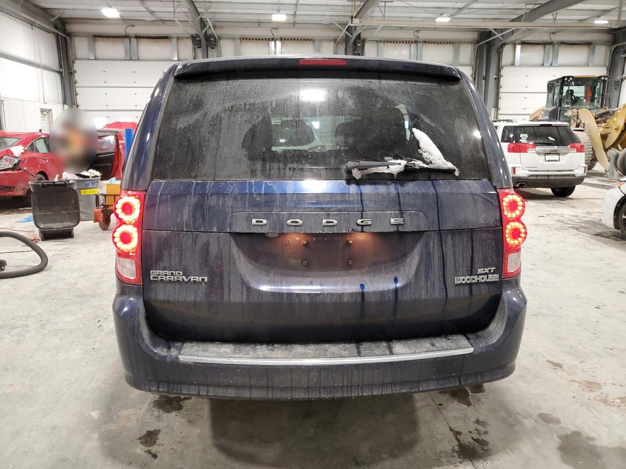 2017 Dodge Caravan - Image 6