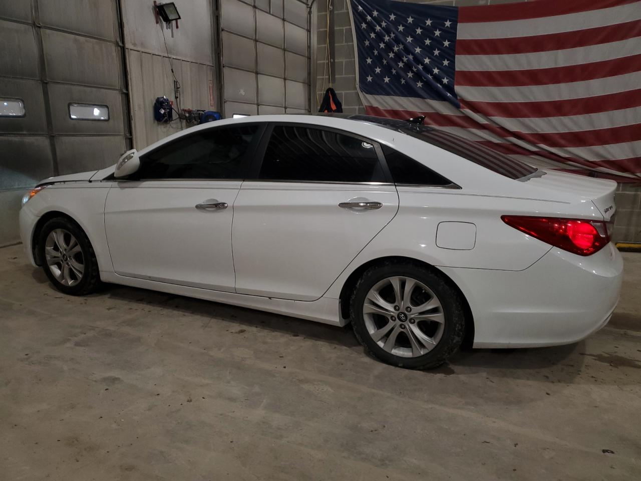 2013 Hyundai Sonata - Image 2