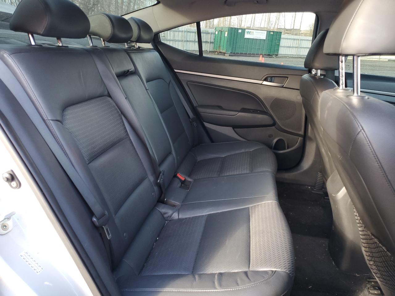 2017 Hyundai Elantra - Image 10