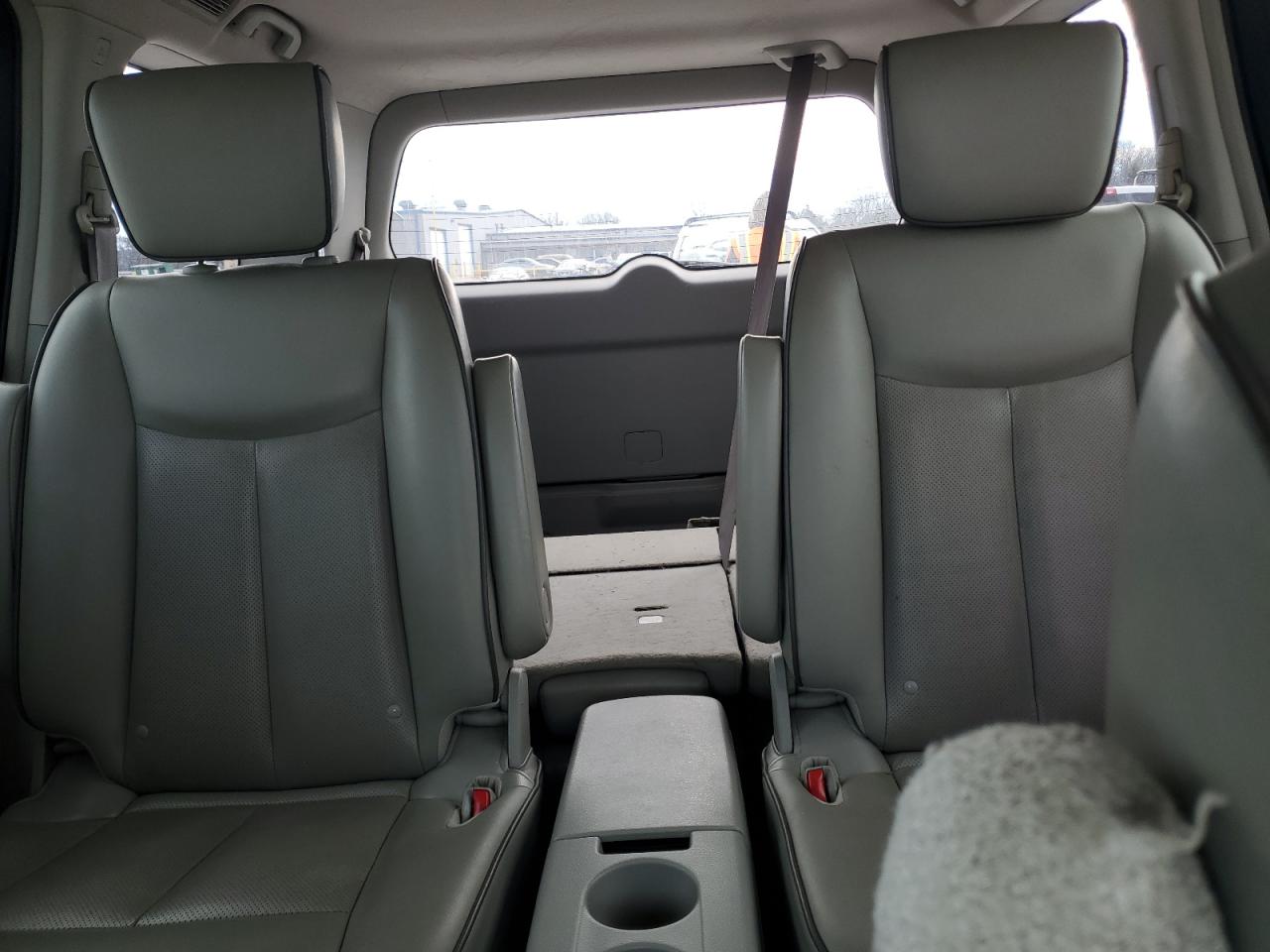 2015 Nissan Quest - Image 10