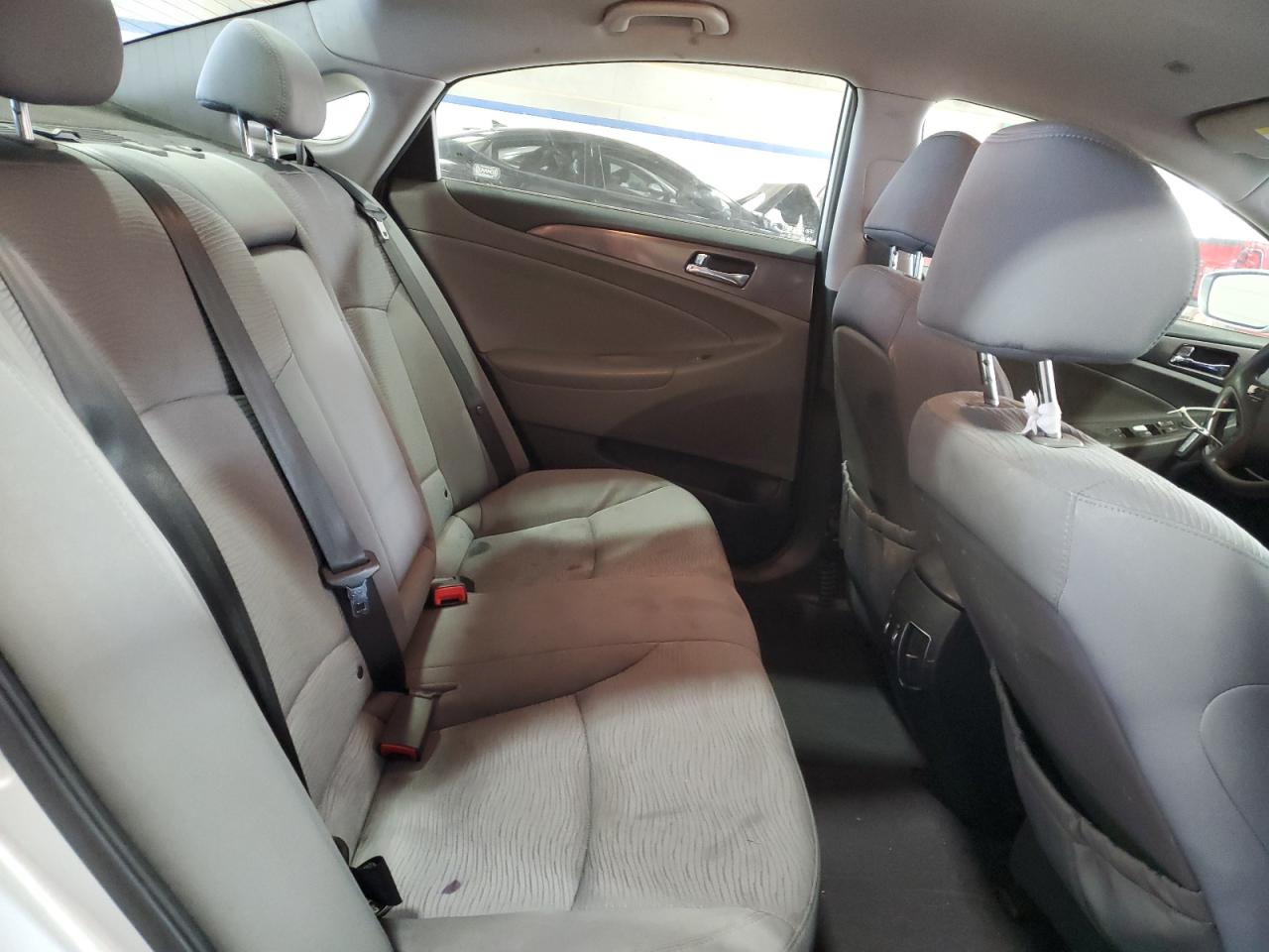 2012 Hyundai Sonata - Image 11