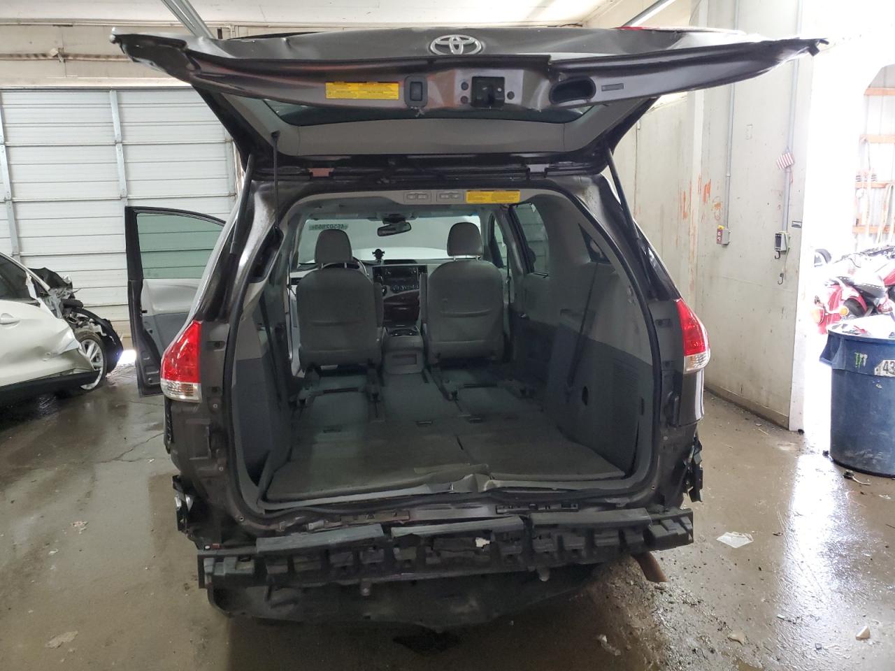 2013 Toyota Sienna - Image 6