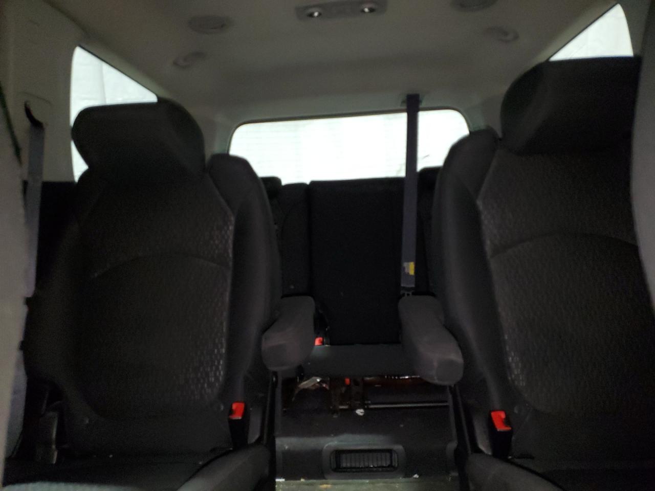 2011 GMC Acadia - Image 10
