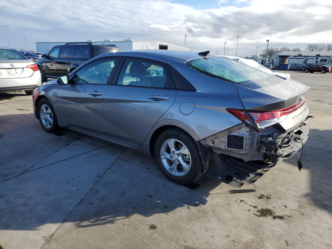 2023 Hyundai Elantra - Image 2