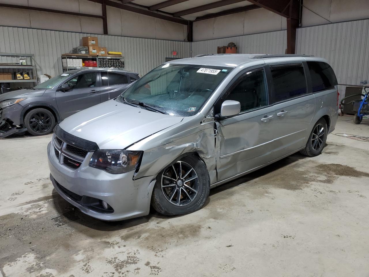 2017 Dodge Caravan - Image 1