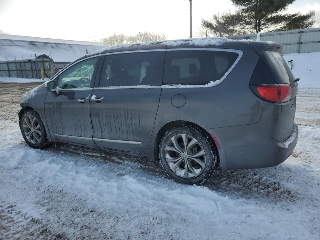 2019 Chrysler Pacifica - Image 2