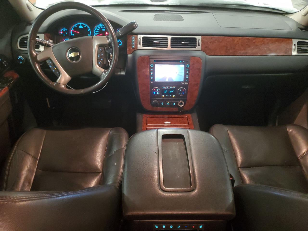 2014 Chevrolet Suburban - Image 8