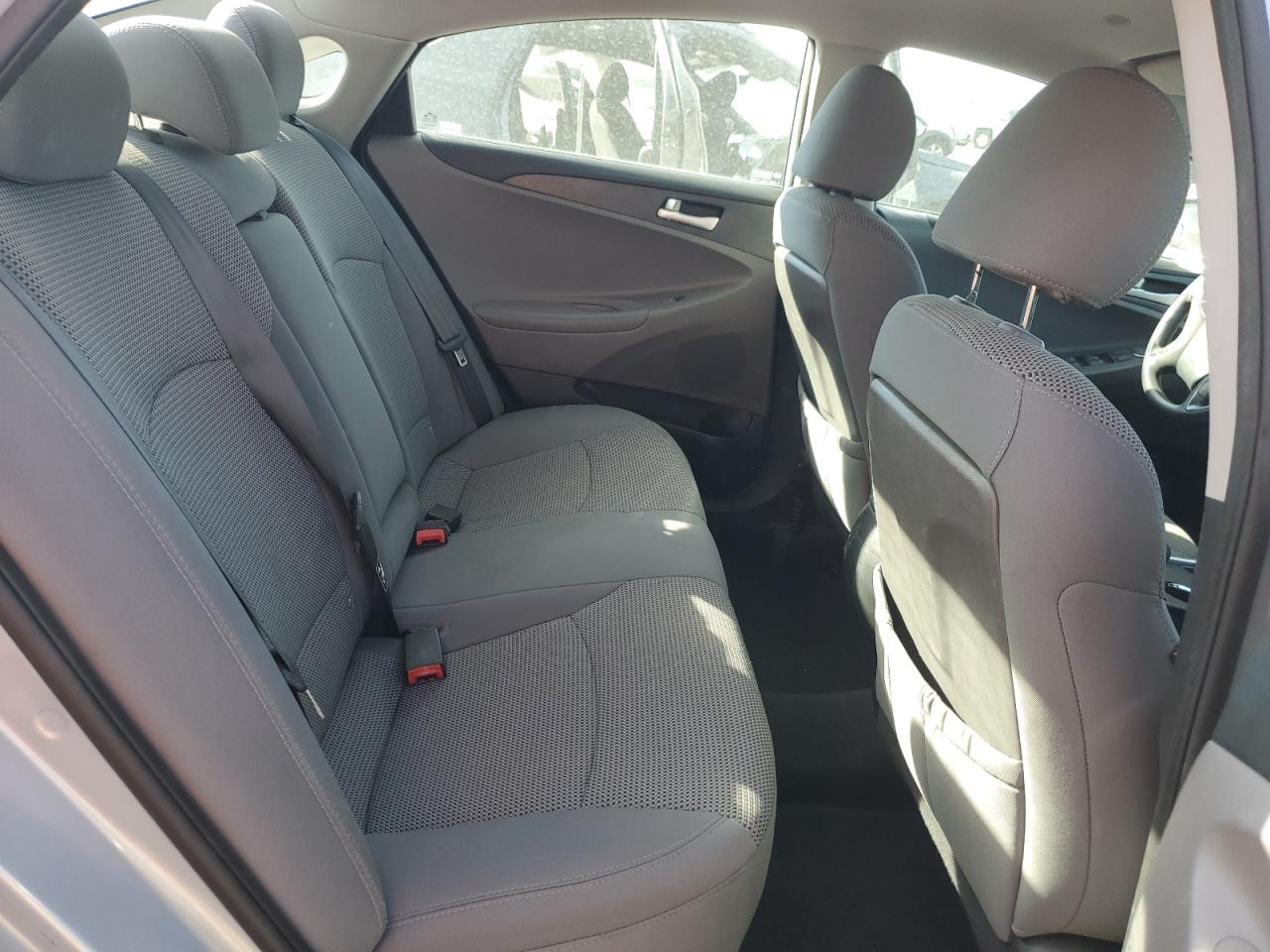 2011 Hyundai Sonata - Image 10