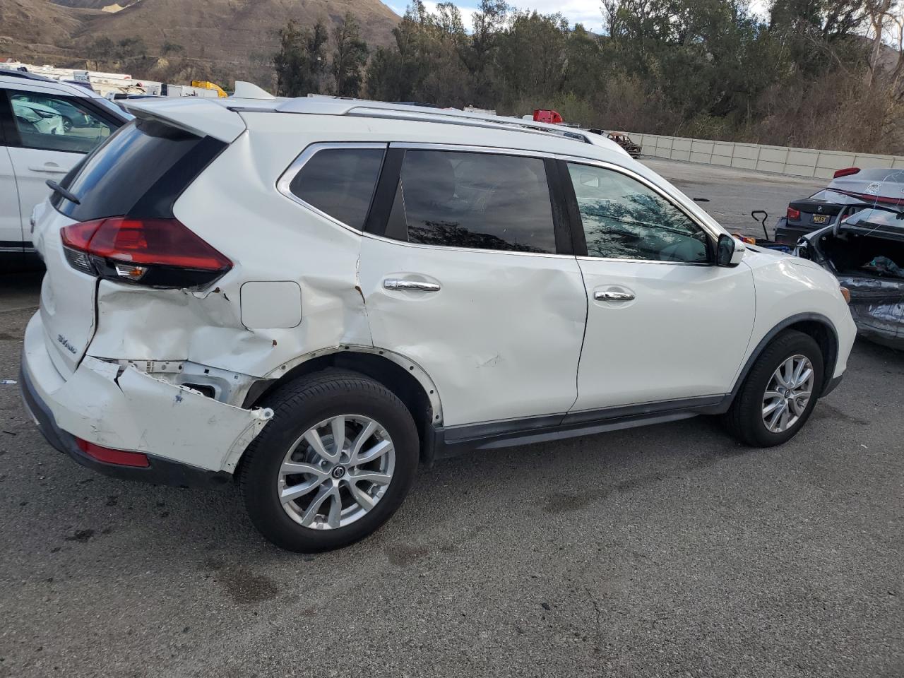 2018 Nissan Rogue - Image 3
