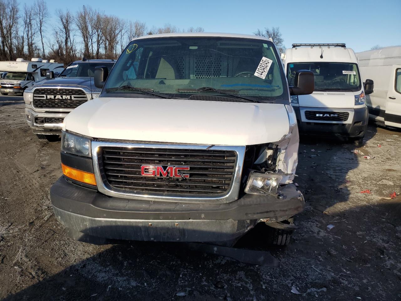 2017 GMC Savana - Image 5