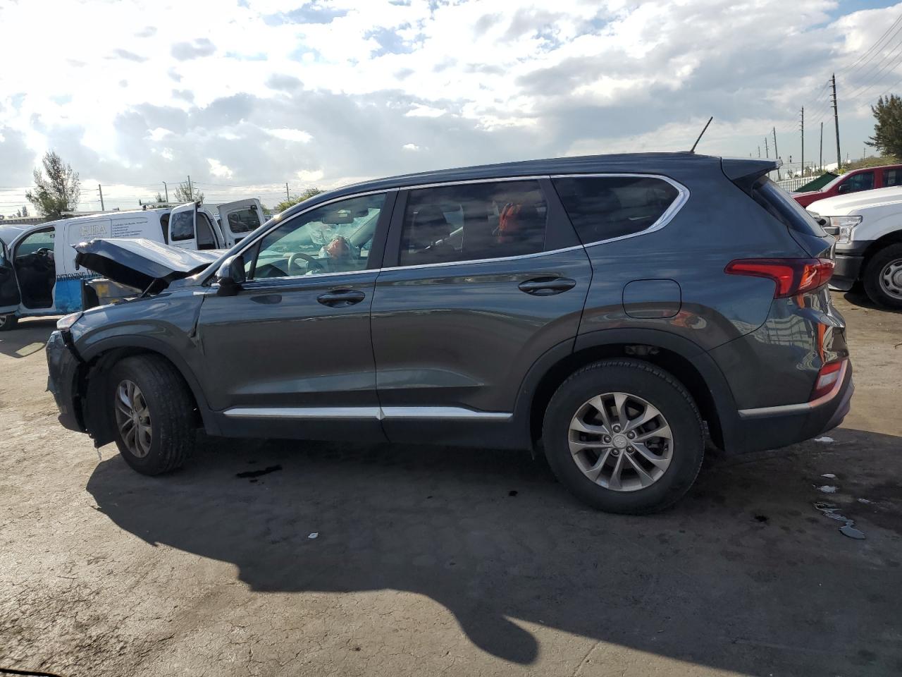 2020 Hyundai Santa Fe - Image 2