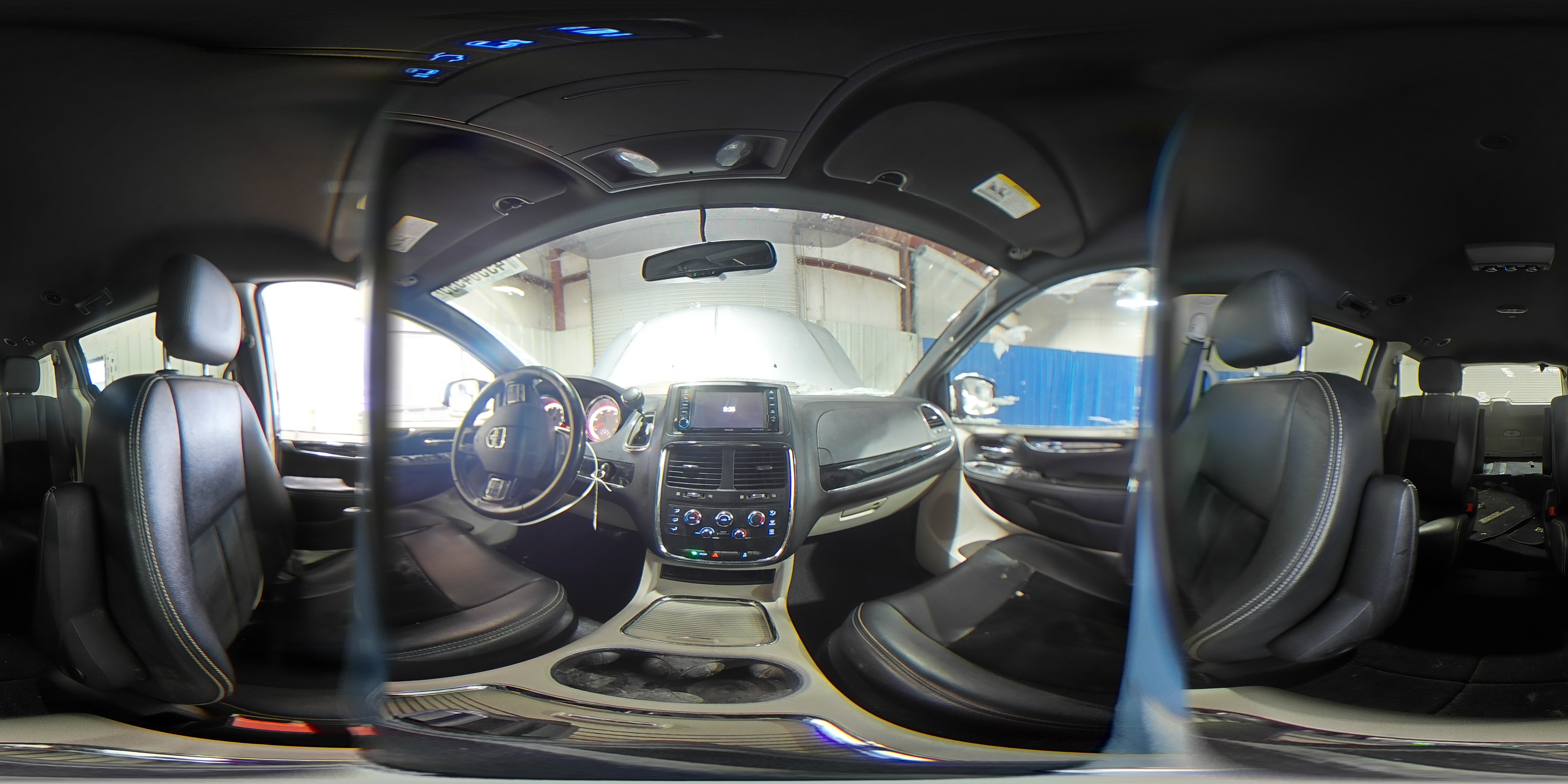 2017 Dodge Caravan - Image 14