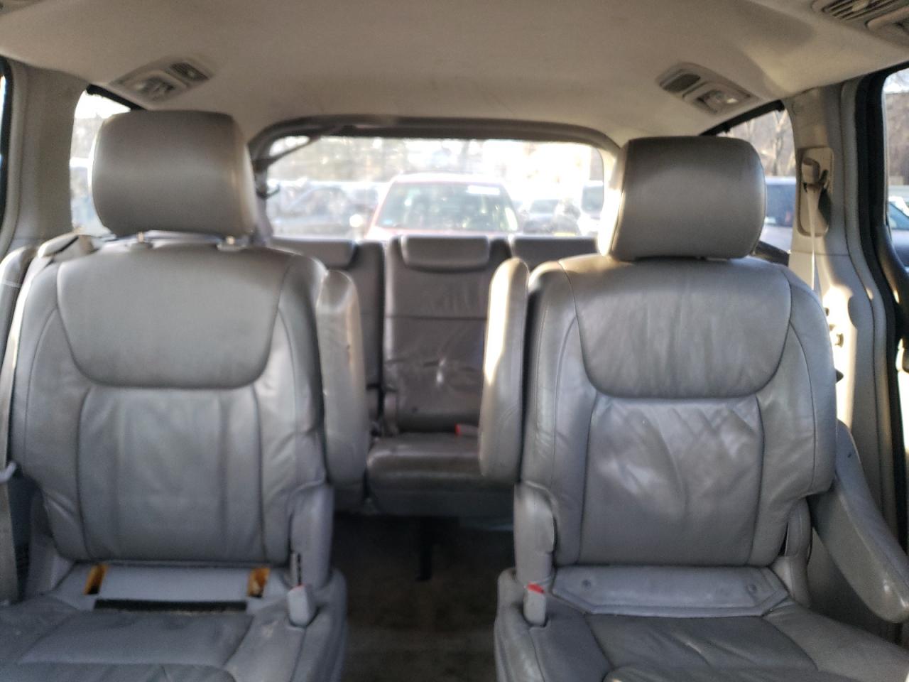 2006 Toyota Sienna - Image 10