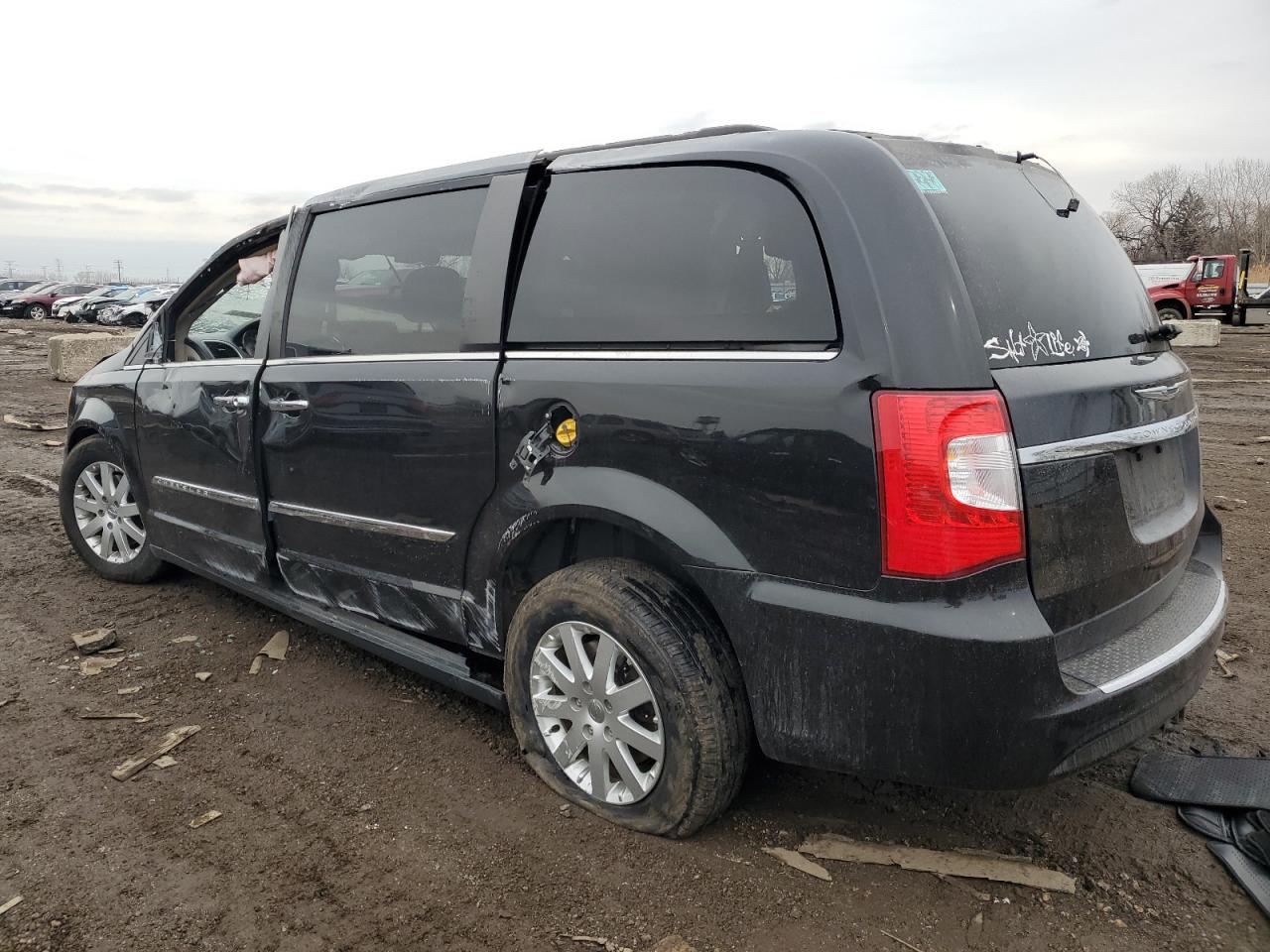 2016 Chrysler Town & Country - Image 2