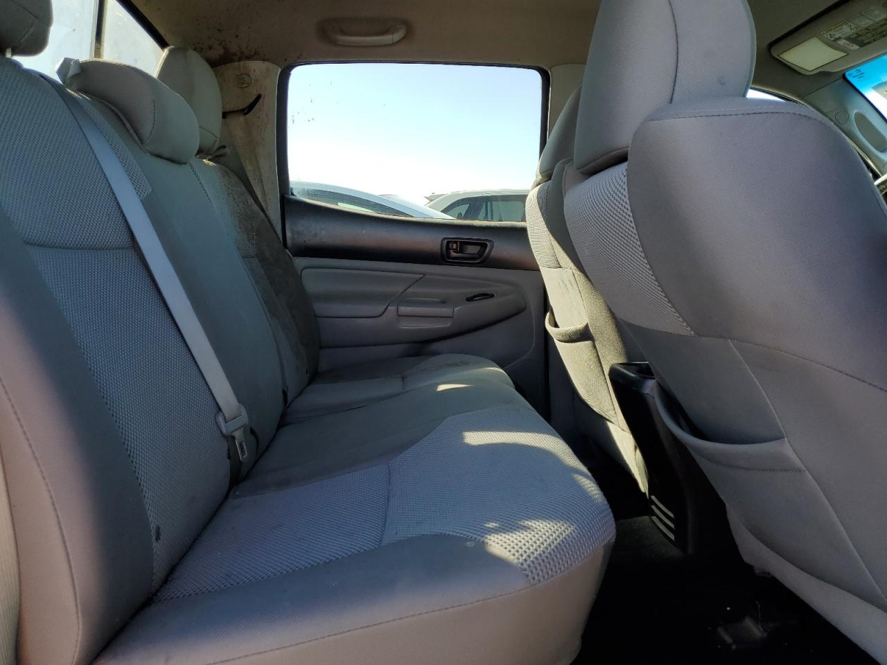 2015 Toyota Tacoma - Image 10