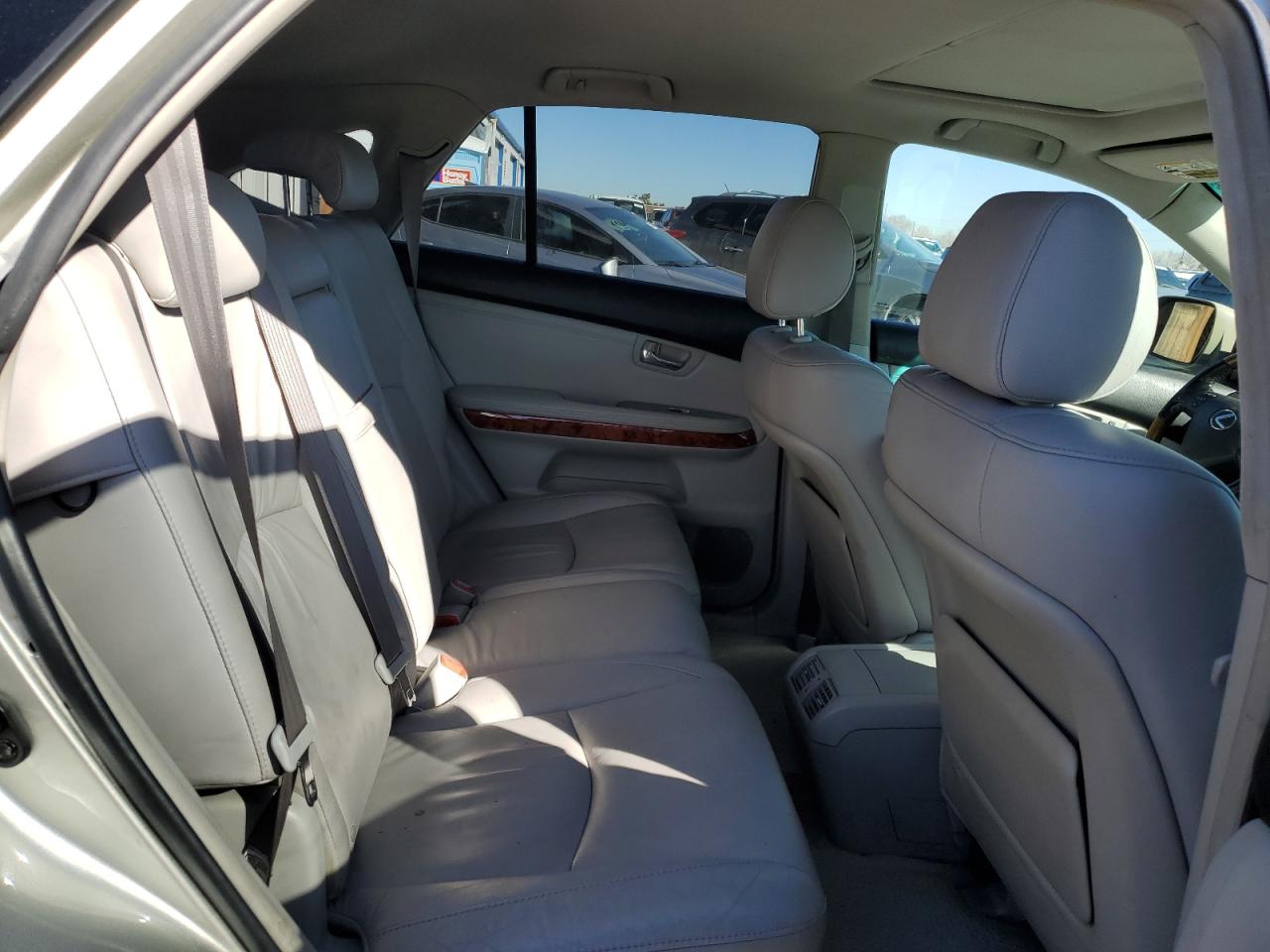 2005 Lexus RX - Image 10
