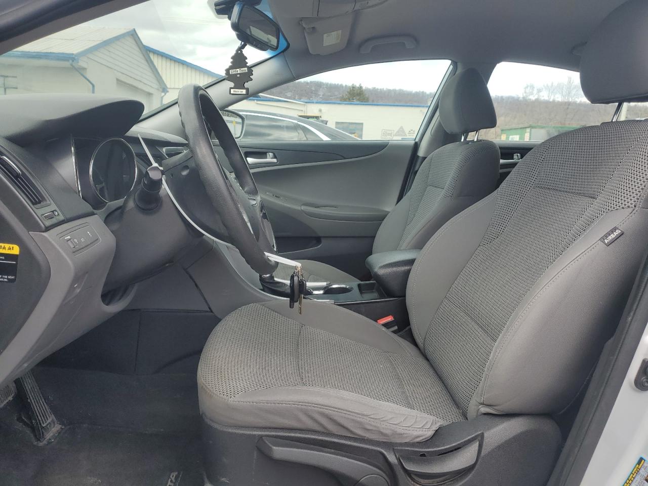 2012 Hyundai Sonata - Image 7