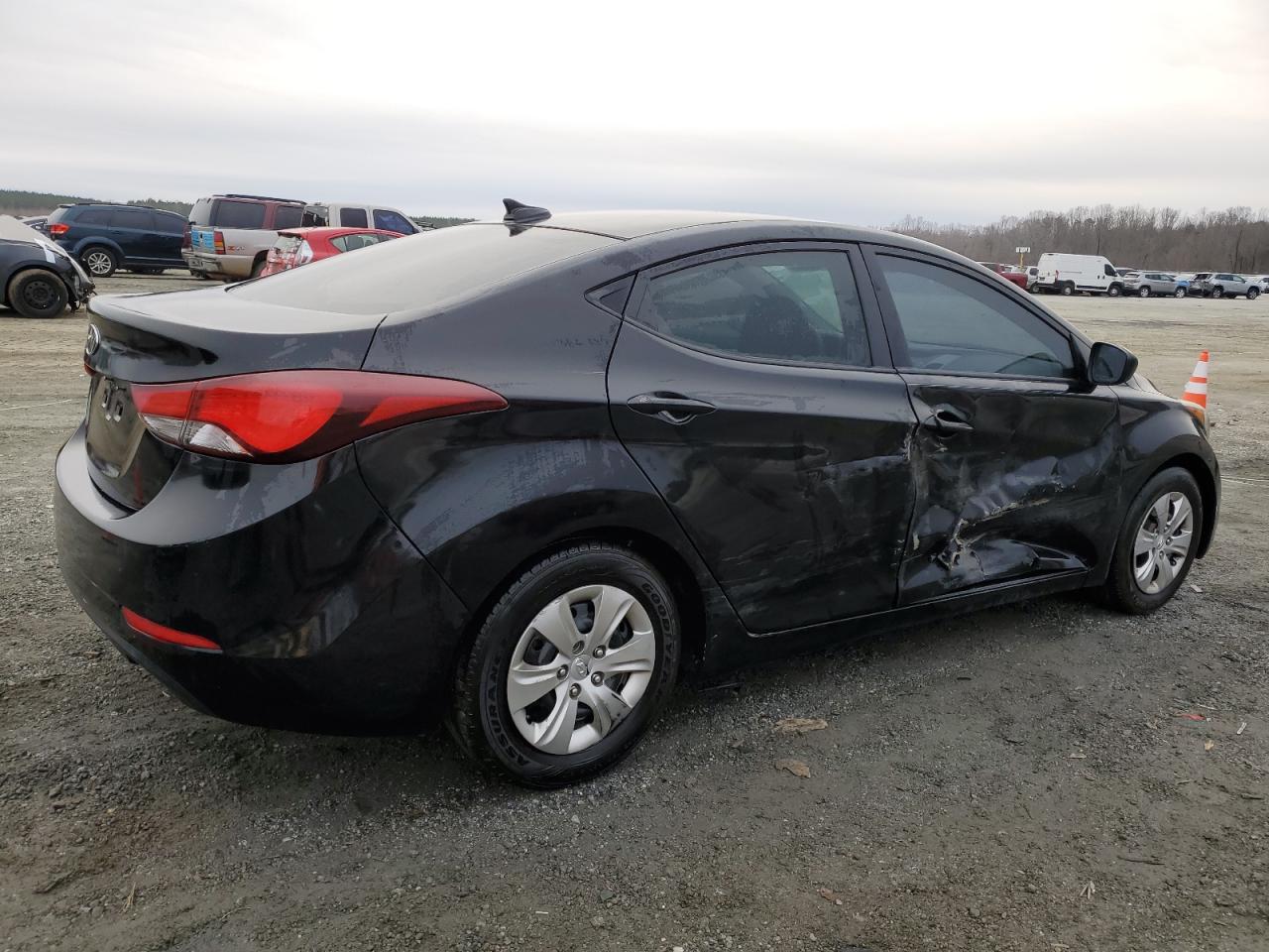 2016 Hyundai Elantra - Image 3