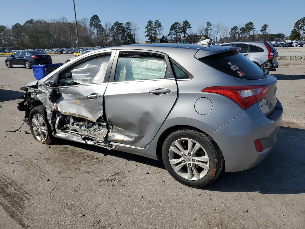 2013 Hyundai Elantra - Image 2