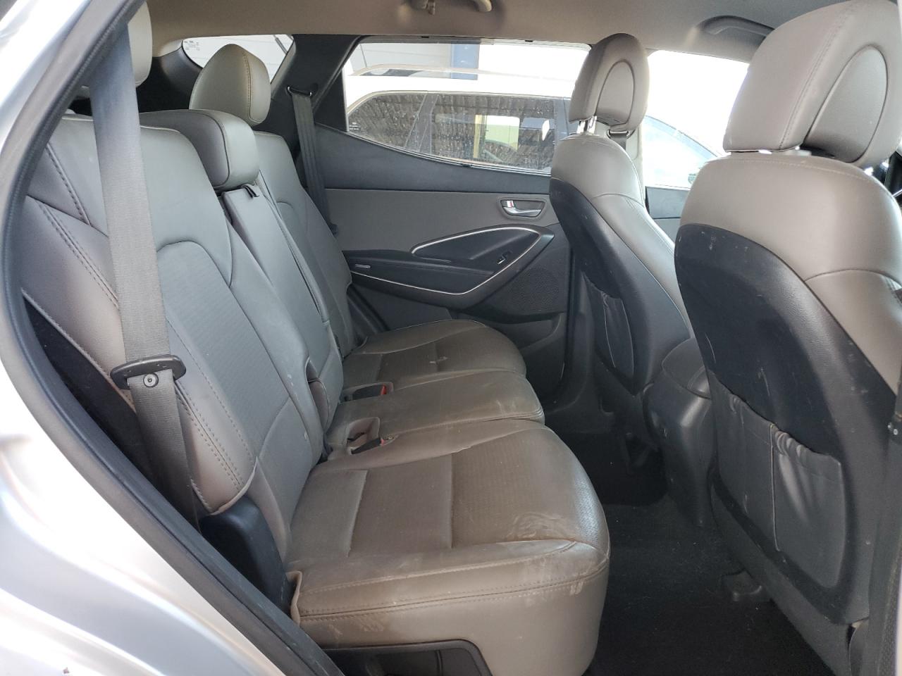 2015 Hyundai Santa Fe - Image 11