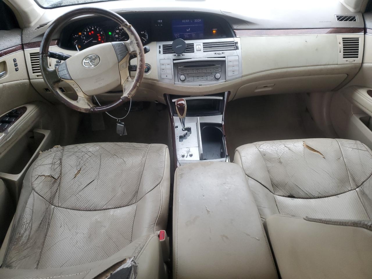 2010 Toyota Avalon - Image 8