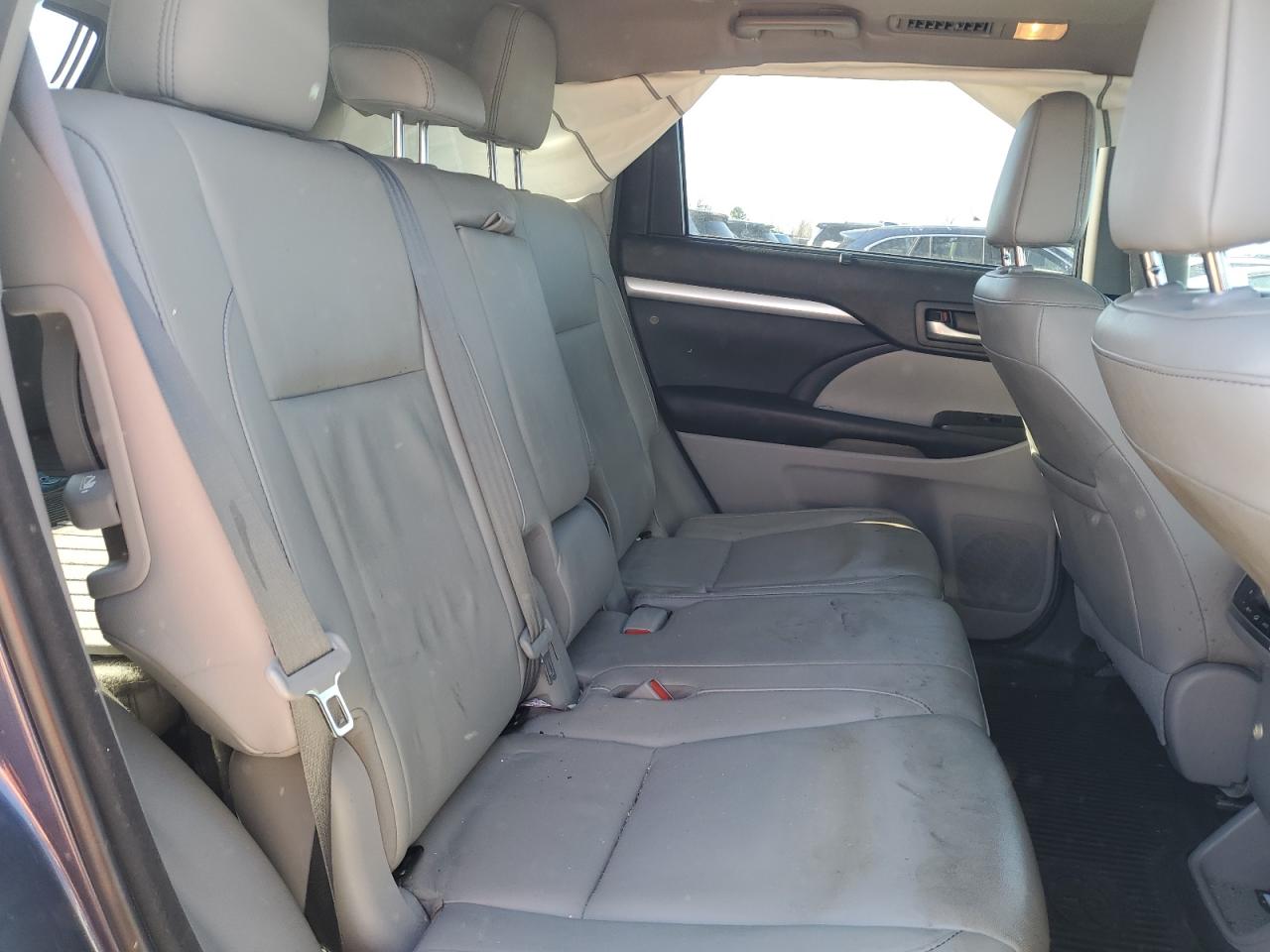 2018 Toyota Highlander - Image 11