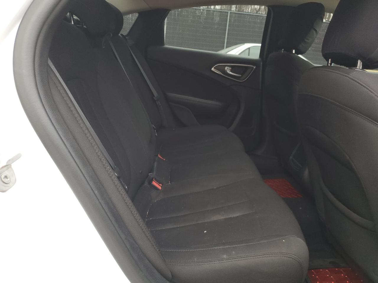 2015 Chrysler 200 - Image 10