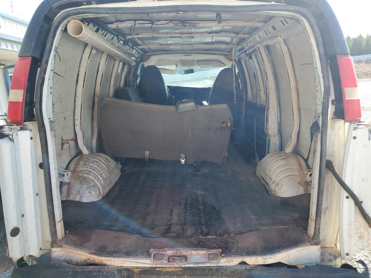 2014 Chevrolet Express - Image 10