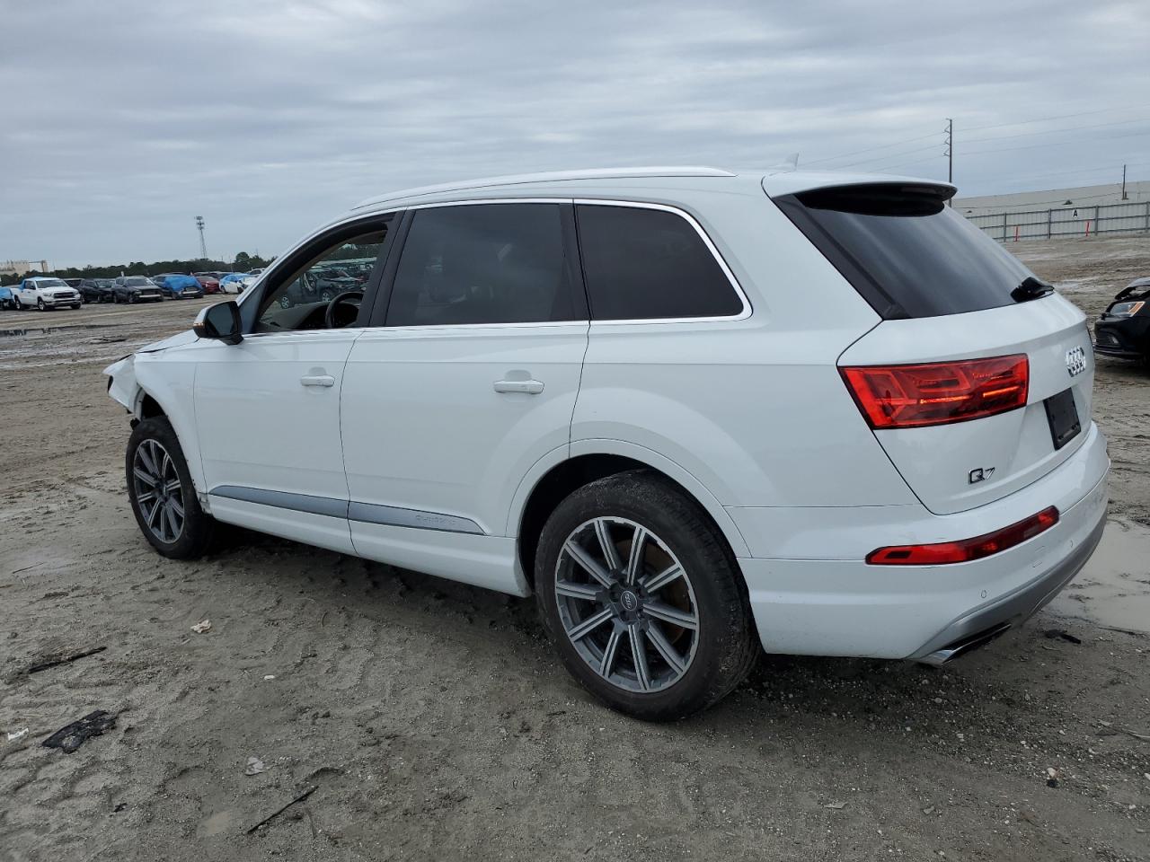 2017 Audi Q7 - Image 2