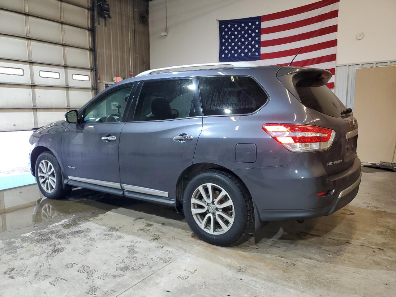 2014 Nissan Pathfinder - Image 2