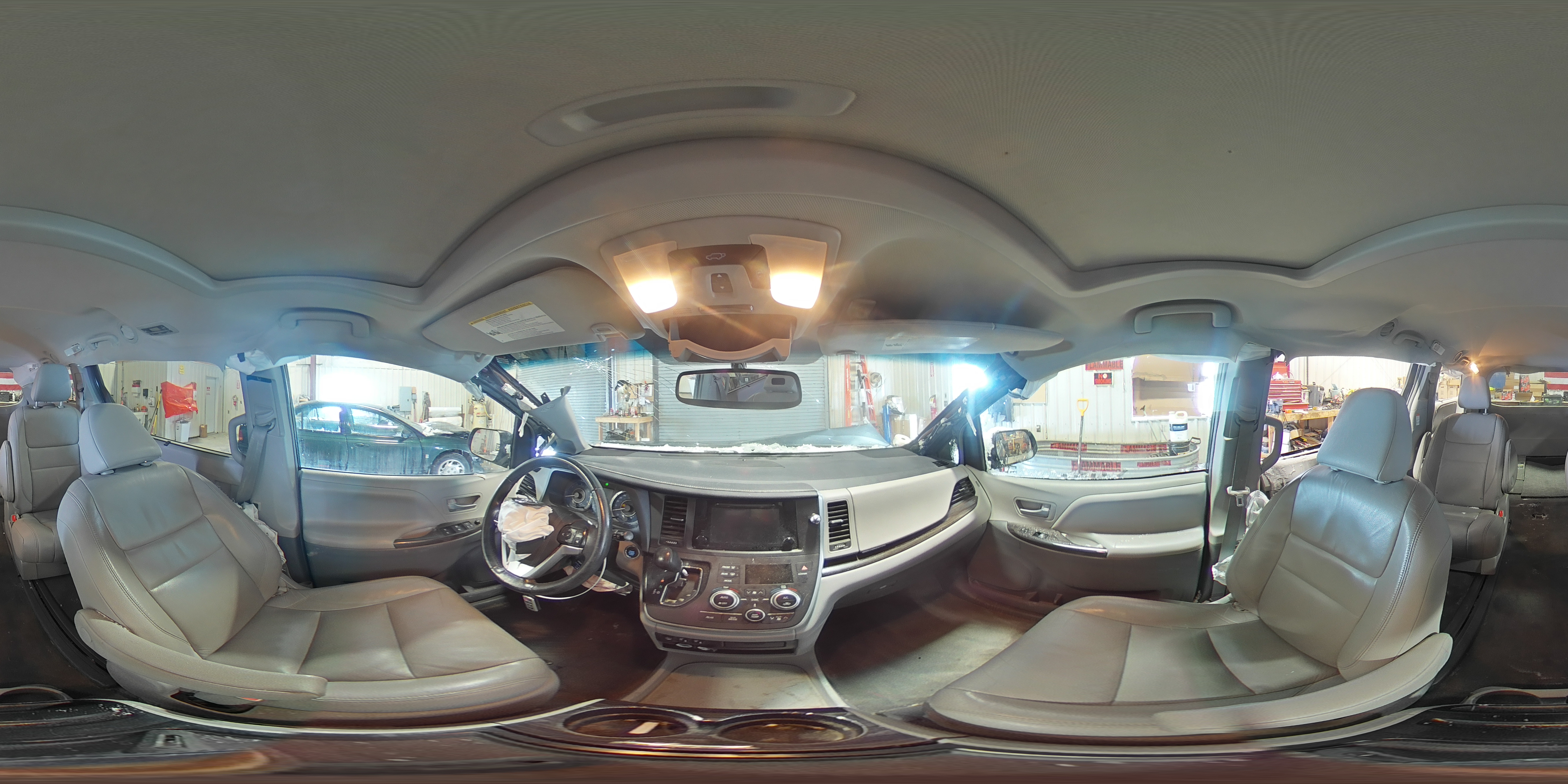 2015 Toyota Sienna - Image 13