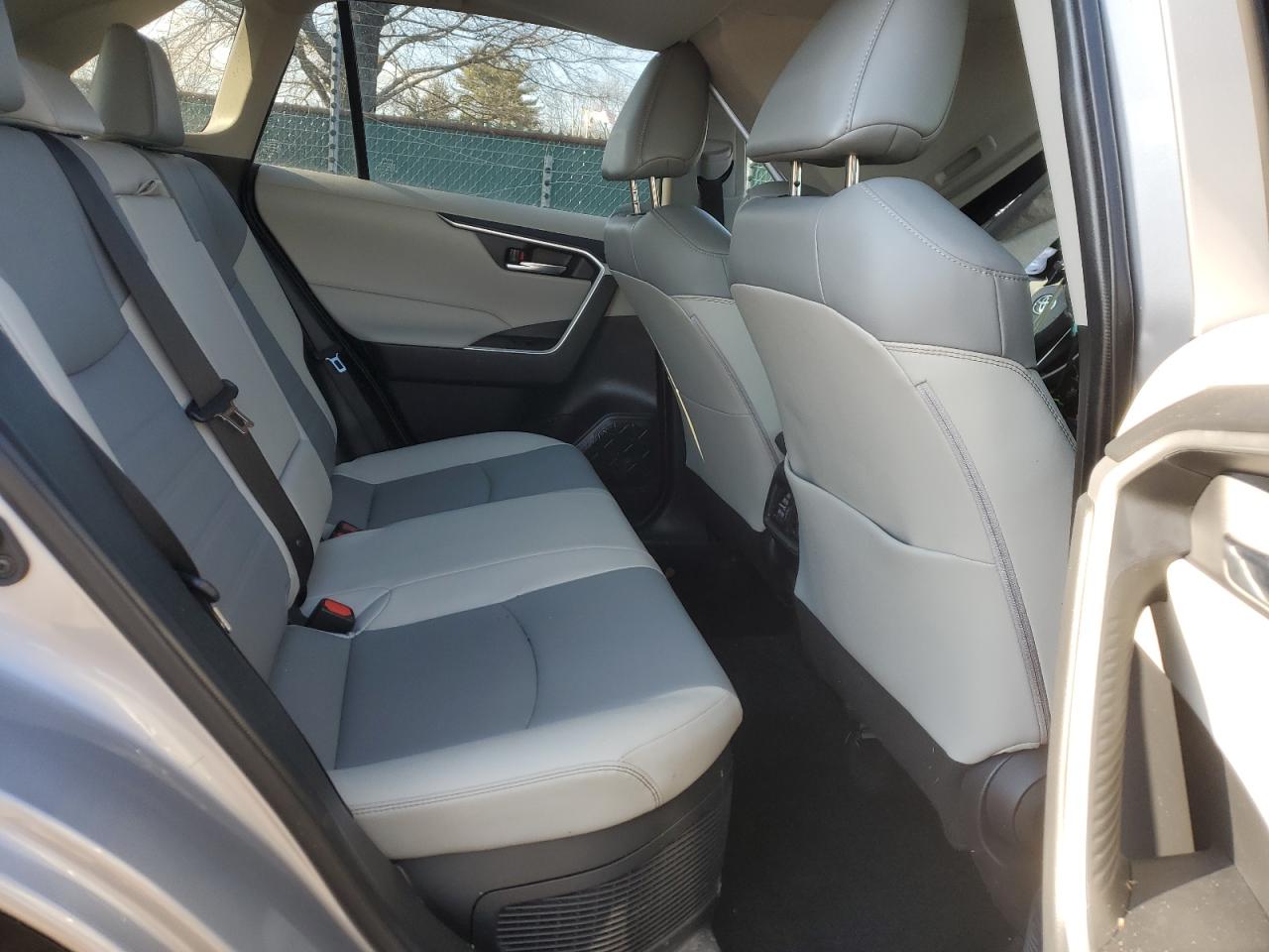 2021 Toyota RAV 4 - Image 12